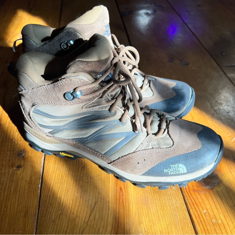 The North Face Size 10 (runs smaller) Hiking Boot